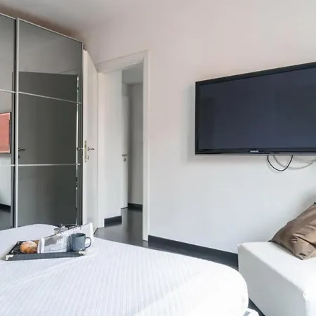 Arco Della Pace -4 Bed Lägenhet *