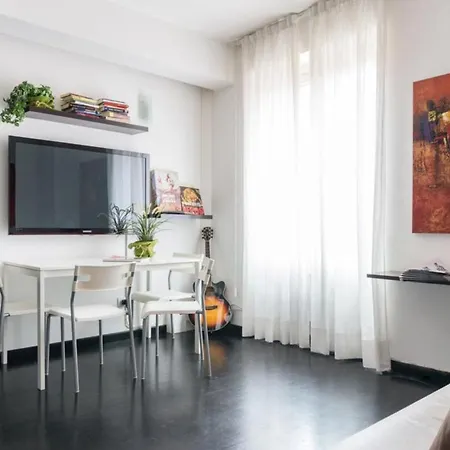 Arco Della Pace -4 Bed Apartment Milan
