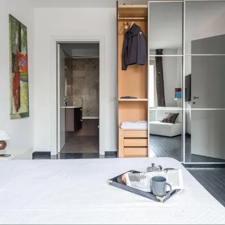 Apartment Arco Della Pace -4 Bed Milan