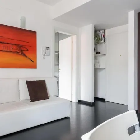 Arco Della Pace -4 Bed Apartment Milan