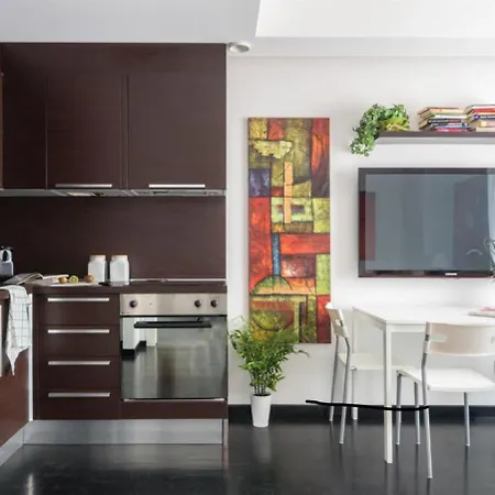 Arco Della Pace -4 Bed Apartment *